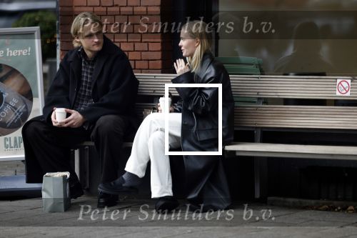 Amsterdam 28 november 2025
Kasper Dolberg met zijn vrouw Laerke Julie Dolberg op terras en straat in Amsterdam zuid.