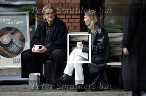 Amsterdam 28 november 2025
Kasper Dolberg met zijn vrouw Laerke Julie Dolberg op terras en straat in Amsterdam zuid.