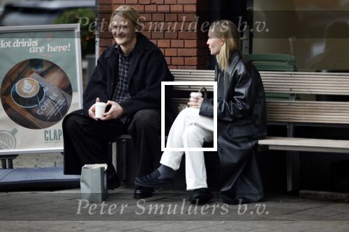 Amsterdam 28 november 2025
Kasper Dolberg met zijn vrouw Laerke Julie Dolberg op terras en straat in Amsterdam zuid.