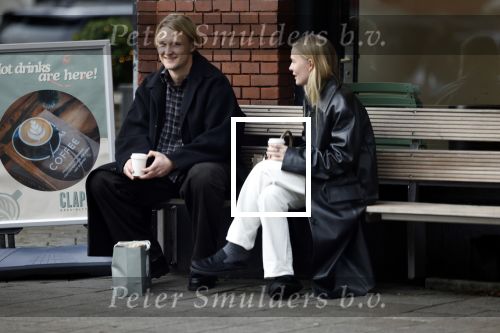 Amsterdam 28 november 2025
Kasper Dolberg met zijn vrouw Laerke Julie Dolberg op terras en straat in Amsterdam zuid.