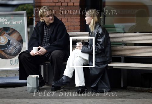 Amsterdam 28 november 2025
Kasper Dolberg met zijn vrouw Laerke Julie Dolberg op terras en straat in Amsterdam zuid.