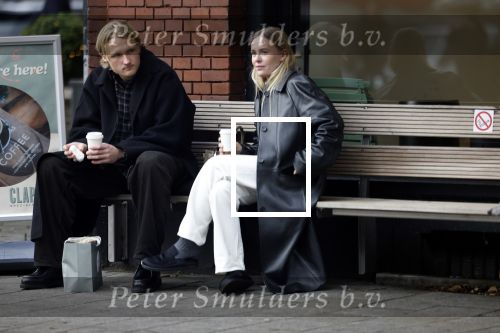 Amsterdam 28 november 2025
Kasper Dolberg met zijn vrouw Laerke Julie Dolberg op terras en straat in Amsterdam zuid.
