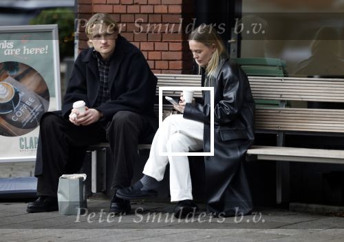 Amsterdam 28 november 2025
Kasper Dolberg met zijn vrouw Laerke Julie Dolberg op terras en straat in Amsterdam zuid.