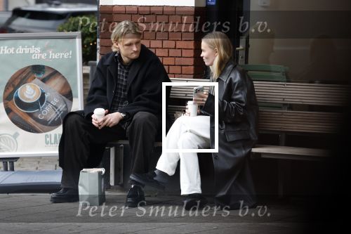 Amsterdam 28 november 2025
Kasper Dolberg met zijn vrouw Laerke Julie Dolberg op terras en straat in Amsterdam zuid.