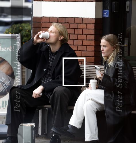 Amsterdam 28 november 2025
Kasper Dolberg met zijn vrouw Laerke Julie Dolberg op terras en straat in Amsterdam zuid.