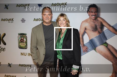 Amsterdam 4 november 2025
Premiere Augurk aan zee in Tuschinski met de cast die bestaat uit oa Monic Hendrickx Martin v Waardenberg Olga Zuiderhoek Jelka v Houten Frank Lammers Peter v d Begin en Tibor Lukacs. Robert v Hemert heeft de titelsong geschreven . Kees Boot met zijn vrouw
