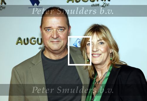 Amsterdam 4 november 2025
Premiere Augurk aan zee in Tuschinski met de cast die bestaat uit oa Monic Hendrickx Martin v Waardenberg Olga Zuiderhoek Jelka v Houten Frank Lammers Peter v d Begin en Tibor Lukacs. Robert v Hemert heeft de titelsong geschreven . Kees Boot met zijn vrouw