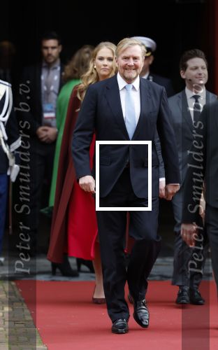Den Haag 20 november 2025
 Prinses Amalia en haar vader Koning Willem Alexander bij de Grote Kerk, na de Bijzondere Verenigde Vergadering van de Eerste en Tweede Kamer, ter gelegenheid van de tachtigste verjaardag dat het parlement na de Tweede Wereldoorlog voor het eerst weer in gezamenlijkheid bijeenkwam. Eerste Kamervoorzitter Mei Li Vos Tweede Kamervoorzitter Thom van Campenvingen ze op .