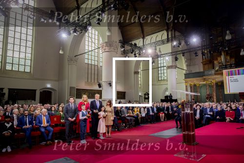 Den Haag 20 november 2025
 Prinses Amalia en haar vader Koning Willem Alexander bij de Grote Kerk, na de Bijzondere Verenigde Vergadering van de Eerste en Tweede Kamer, ter gelegenheid van de tachtigste verjaardag dat het parlement na de Tweede Wereldoorlog voor het eerst weer in gezamenlijkheid bijeenkwam. Eerste Kamervoorzitter Mei Li Vos Tweede Kamervoorzitter Thom van Campenvingen ze op .