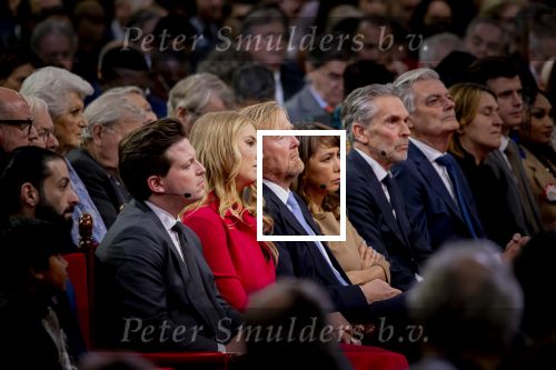 Den Haag 20 november 2025
 Prinses Amalia en haar vader Koning Willem Alexander bij de Grote Kerk, na de Bijzondere Verenigde Vergadering van de Eerste en Tweede Kamer, ter gelegenheid van de tachtigste verjaardag dat het parlement na de Tweede Wereldoorlog voor het eerst weer in gezamenlijkheid bijeenkwam. Eerste Kamervoorzitter Mei Li Vos Tweede Kamervoorzitter Thom van Campenvingen ze op .