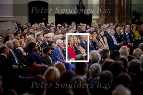 Den Haag 20 november 2025
 Prinses Amalia en haar vader Koning Willem Alexander bij de Grote Kerk, na de Bijzondere Verenigde Vergadering van de Eerste en Tweede Kamer, ter gelegenheid van de tachtigste verjaardag dat het parlement na de Tweede Wereldoorlog voor het eerst weer in gezamenlijkheid bijeenkwam. Eerste Kamervoorzitter Mei Li Vos Tweede Kamervoorzitter Thom van Campenvingen ze op .