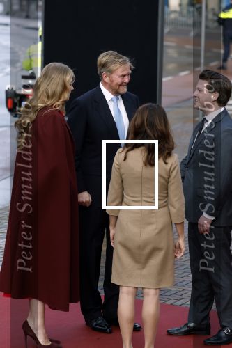 Den Haag 20 november 2025
 Prinses Amalia en haar vader Koning Willem Alexander bij de Grote Kerk, na de Bijzondere Verenigde Vergadering van de Eerste en Tweede Kamer, ter gelegenheid van de tachtigste verjaardag dat het parlement na de Tweede Wereldoorlog voor het eerst weer in gezamenlijkheid bijeenkwam. Eerste Kamervoorzitter Mei Li Vos Tweede Kamervoorzitter Thom van Campenvingen ze op .