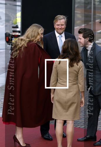 Den Haag 20 november 2025
 Prinses Amalia en haar vader Koning Willem Alexander bij de Grote Kerk, na de Bijzondere Verenigde Vergadering van de Eerste en Tweede Kamer, ter gelegenheid van de tachtigste verjaardag dat het parlement na de Tweede Wereldoorlog voor het eerst weer in gezamenlijkheid bijeenkwam. Eerste Kamervoorzitter Mei Li Vos Tweede Kamervoorzitter Thom van Campenvingen ze op .