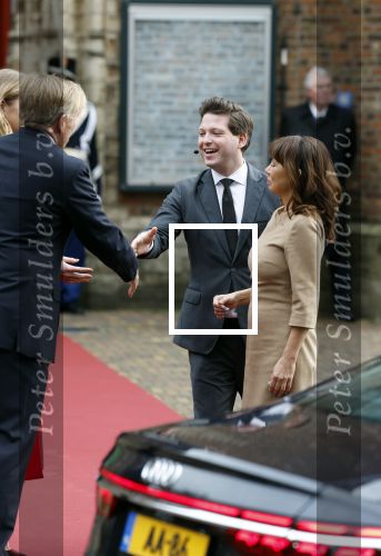 Den Haag 20 november 2025
 Prinses Amalia en haar vader Koning Willem Alexander bij de Grote Kerk, na de Bijzondere Verenigde Vergadering van de Eerste en Tweede Kamer, ter gelegenheid van de tachtigste verjaardag dat het parlement na de Tweede Wereldoorlog voor het eerst weer in gezamenlijkheid bijeenkwam. Eerste Kamervoorzitter Mei Li Vos Tweede Kamervoorzitter Thom van Campenvingen ze op .