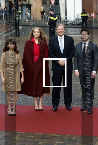 Den Haag 20 november 2025
 Prinses Amalia en haar vader Koning Willem Alexander bij de Grote Kerk, na de Bijzondere Verenigde Vergadering van de Eerste en Tweede Kamer, ter gelegenheid van de tachtigste verjaardag dat het parlement na de Tweede Wereldoorlog voor het eerst weer in gezamenlijkheid bijeenkwam. Eerste Kamervoorzitter Mei Li Vos Tweede Kamervoorzitter Thom van Campenvingen ze op .