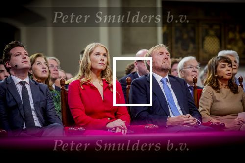 Den Haag 20 november 2025
 Prinses Amalia en haar vader Koning Willem Alexander bij de Grote Kerk, na de Bijzondere Verenigde Vergadering van de Eerste en Tweede Kamer, ter gelegenheid van de tachtigste verjaardag dat het parlement na de Tweede Wereldoorlog voor het eerst weer in gezamenlijkheid bijeenkwam. Eerste Kamervoorzitter Mei Li Vos Tweede Kamervoorzitter Thom van Campenvingen ze op .