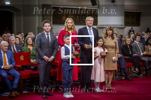 Den Haag 20 november 2025
 Prinses Amalia en haar vader Koning Willem Alexander bij de Grote Kerk, na de Bijzondere Verenigde Vergadering van de Eerste en Tweede Kamer, ter gelegenheid van de tachtigste verjaardag dat het parlement na de Tweede Wereldoorlog voor het eerst weer in gezamenlijkheid bijeenkwam. Eerste Kamervoorzitter Mei Li Vos Tweede Kamervoorzitter Thom van Campenvingen ze op .