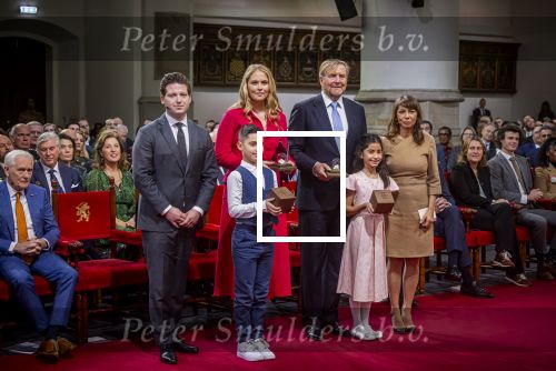 Den Haag 20 november 2025
 Prinses Amalia en haar vader Koning Willem Alexander bij de Grote Kerk, na de Bijzondere Verenigde Vergadering van de Eerste en Tweede Kamer, ter gelegenheid van de tachtigste verjaardag dat het parlement na de Tweede Wereldoorlog voor het eerst weer in gezamenlijkheid bijeenkwam. Eerste Kamervoorzitter Mei Li Vos Tweede Kamervoorzitter Thom van Campenvingen ze op .