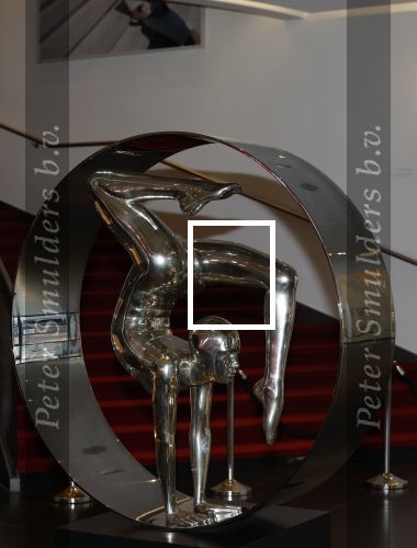 Amsterdam 26 oktober 2025
Boekpresentatie boek over 80 jaar het DeLaMar theater . Simone Kleinsma kreg uit handen van Janine v d Ende en Joop v d Ende het eerste exemplaar. Kunstwerk in hal delamar