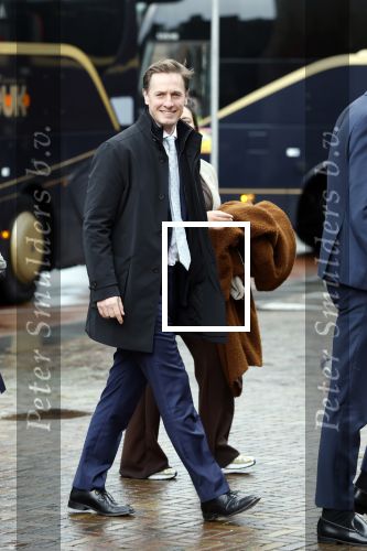 Den Haag 20 november 2025
 Prinses Amalia en haar vader Koning Willem Alexander bij de Grote Kerk, na de Bijzondere Verenigde Vergadering van de Eerste en Tweede Kamer, ter gelegenheid van de tachtigste verjaardag dat het parlement na de Tweede Wereldoorlog voor het eerst weer in gezamenlijkheid bijeenkwam. Eerste Kamervoorzitter Mei Li Vos Tweede Kamervoorzitter Thom van Campenvingen ze op . Laurens Dassen