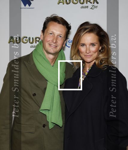Amsterdam 4 november 2025
Premiere Augurk aan zee in Tuschinski met de cast die bestaat uit oa Monic Hendrickx Martin v Waardenberg Olga Zuiderhoek Jelka v Houten Frank Lammers Peter v d Begin en Tibor Lukacs. Robert v Hemert heeft de titelsong geschreven . Lieke v Lexmond met haar man Bas v Veggel