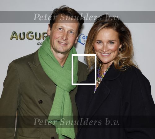 Amsterdam 4 november 2025
Premiere Augurk aan zee in Tuschinski met de cast die bestaat uit oa Monic Hendrickx Martin v Waardenberg Olga Zuiderhoek Jelka v Houten Frank Lammers Peter v d Begin en Tibor Lukacs. Robert v Hemert heeft de titelsong geschreven . Lieke v Lexmond met haar man Bas v Veggel