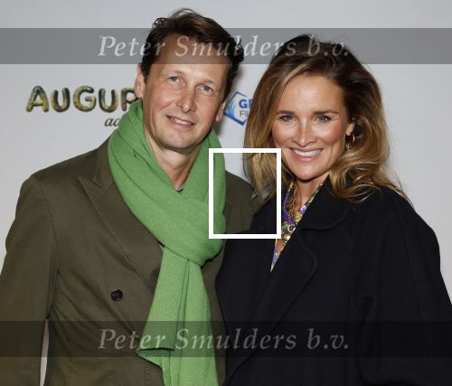 Amsterdam 4 november 2025
Premiere Augurk aan zee in Tuschinski met de cast die bestaat uit oa Monic Hendrickx Martin v Waardenberg Olga Zuiderhoek Jelka v Houten Frank Lammers Peter v d Begin en Tibor Lukacs. Robert v Hemert heeft de titelsong geschreven . Lieke v Lexmond met haar man Bas v Veggel