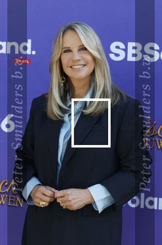 Blaricum 17 oktober 2025
Perspresentatie eerste aflevering Gooische vrouwen met oa aanwezig Linda de Mol Susan Visser Liews Visschedijk Teunie de Brouwer Tommy v Lent Robert de Hoog en Eefje Kuijtzer