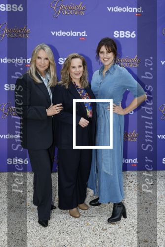 Blaricum 17 oktober 2025
Perspresentatie eerste aflevering Gooische vrouwen met oa aanwezig Linda de Mol Susan Visser Liews Visschedijk Teunie de Brouwer Tommy v Lent Robert de Hoog en Eefje Kuijtzer