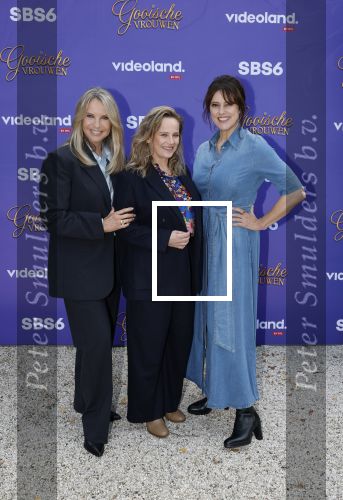 Blaricum 17 oktober 2025
Perspresentatie eerste aflevering Gooische vrouwen met oa aanwezig Linda de Mol Susan Visser Liews Visschedijk Teunie de Brouwer Tommy v Lent Robert de Hoog en Eefje Kuijtzer