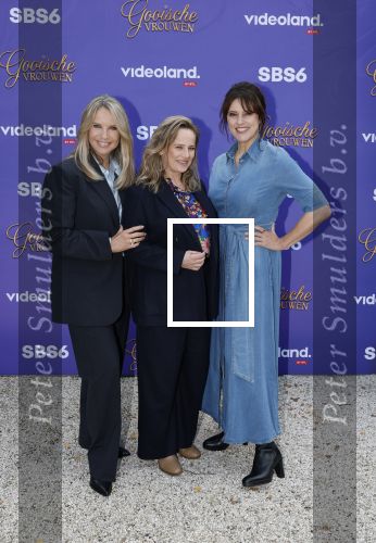 Blaricum 17 oktober 2025
Perspresentatie eerste aflevering Gooische vrouwen met oa aanwezig Linda de Mol Susan Visser Liews Visschedijk Teunie de Brouwer Tommy v Lent Robert de Hoog en Eefje Kuijtzer