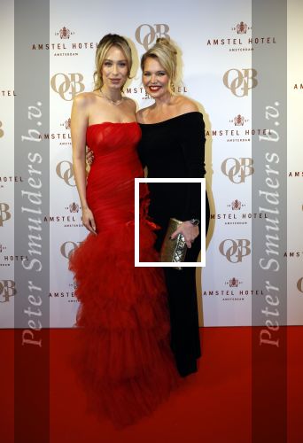 Amsterdam 26 november 2025
Olcay Gulsen geeft een groot feest ( Gemaskerd bal) in het Amstel Hotel. Loiza Lamers en Myrthe Mylius