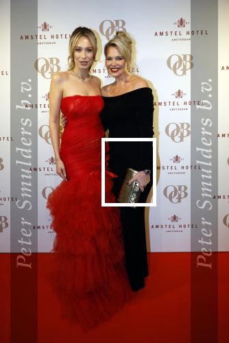 Amsterdam 26 november 2025
Olcay Gulsen geeft een groot feest ( Gemaskerd bal) in het Amstel Hotel. Loiza Lamers en Myrthe Mylius