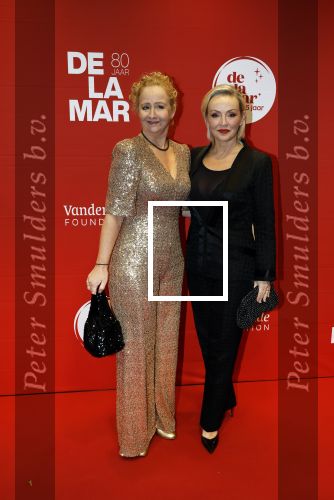 Amsterdam 30 november 2025
80 jaar het DeLaMar theater . Lone van Roosendaal poseert met Hilke Bierman