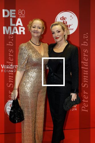 Amsterdam 30 november 2025
80 jaar het DeLaMar theater . Lone van Roosendaal poseert met Hilke Bierman
