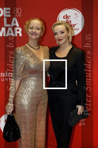 Amsterdam 30 november 2025
80 jaar het DeLaMar theater . Lone van Roosendaal poseert met Hilke Bierman