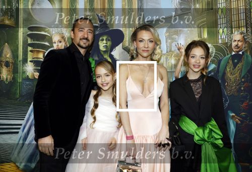 Amsterdam 18 november 2025
Premiere Wicked in het deLaMar theater . Louis Klibansky met vrouw Susanna Klibansky en hun kinderen