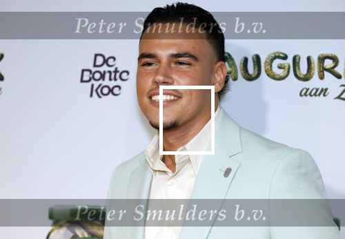 Amsterdam 4 november 2025
Premiere Augurk aan zee in Tuschinski met de cast die bestaat uit oa Monic Hendrickx Martin v Waardenberg Olga Zuiderhoek Jelka v Houten Frank Lammers Peter v d Begin en Tibor Lukacs. Robert v Hemert heeft de titelsong geschreven .Luca Tor