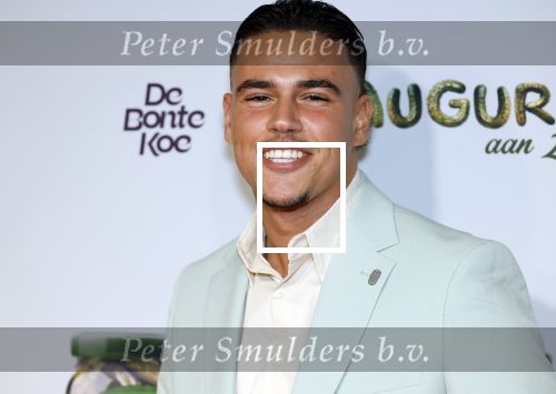 Amsterdam 4 november 2025
Premiere Augurk aan zee in Tuschinski met de cast die bestaat uit oa Monic Hendrickx Martin v Waardenberg Olga Zuiderhoek Jelka v Houten Frank Lammers Peter v d Begin en Tibor Lukacs. Robert v Hemert heeft de titelsong geschreven .Luca Tor