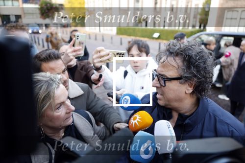 Utrecht 30 oktober 2025
Tweede dag van de rechtszaak tegen Marco Borsato in de rechtbank van Utrecht . Er was ongelofelijk veel pers aanwezig . Marco werd bijgestaan door de advocaten Geert Jan Knoops en Carry Knoops .