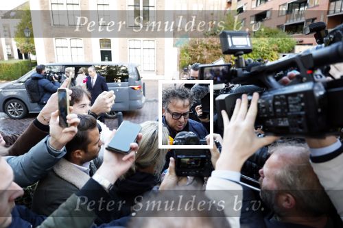 Utrecht 30 oktober 2025
Tweede dag van de rechtszaak tegen Marco Borsato in de rechtbank van Utrecht . Er was ongelofelijk veel pers aanwezig . Marco werd bijgestaan door de advocaten Geert Jan Knoops en Carry Knoops .