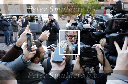 Utrecht 30 oktober 2025
Tweede dag van de rechtszaak tegen Marco Borsato in de rechtbank van Utrecht . Er was ongelofelijk veel pers aanwezig . Marco werd bijgestaan door de advocaten Geert Jan Knoops en Carry Knoops .