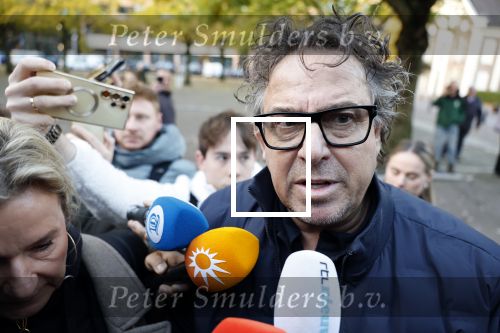 Utrecht 30 oktober 2025
Tweede dag van de rechtszaak tegen Marco Borsato in de rechtbank van Utrecht . Er was ongelofelijk veel pers aanwezig . Marco werd bijgestaan door de advocaten Geert Jan Knoops en Carry Knoops .