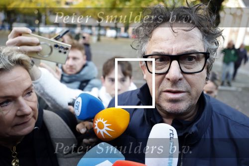 Utrecht 30 oktober 2025
Tweede dag van de rechtszaak tegen Marco Borsato in de rechtbank van Utrecht . Er was ongelofelijk veel pers aanwezig . Marco werd bijgestaan door de advocaten Geert Jan Knoops en Carry Knoops .