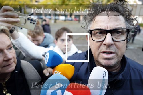 Utrecht 30 oktober 2025
Tweede dag van de rechtszaak tegen Marco Borsato in de rechtbank van Utrecht . Er was ongelofelijk veel pers aanwezig . Marco werd bijgestaan door de advocaten Geert Jan Knoops en Carry Knoops .