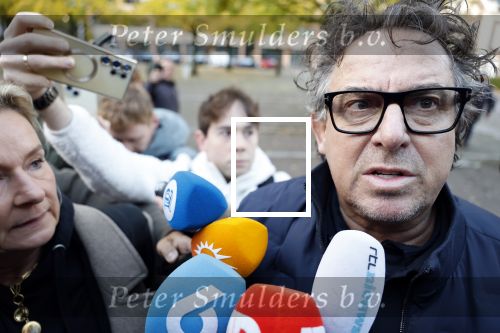 Utrecht 30 oktober 2025
Tweede dag van de rechtszaak tegen Marco Borsato in de rechtbank van Utrecht . Er was ongelofelijk veel pers aanwezig . Marco werd bijgestaan door de advocaten Geert Jan Knoops en Carry Knoops .