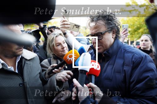 Utrecht 30 oktober 2025
Tweede dag van de rechtszaak tegen Marco Borsato in de rechtbank van Utrecht . Er was ongelofelijk veel pers aanwezig . Marco werd bijgestaan door de advocaten Geert Jan Knoops en Carry Knoops .