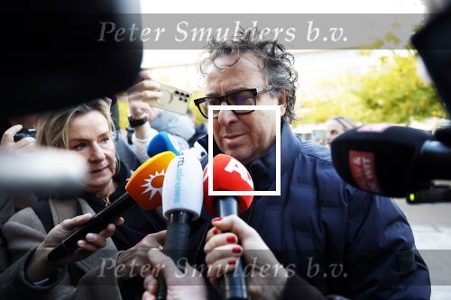 Utrecht 30 oktober 2025
Tweede dag van de rechtszaak tegen Marco Borsato in de rechtbank van Utrecht . Er was ongelofelijk veel pers aanwezig . Marco werd bijgestaan door de advocaten Geert Jan Knoops en Carry Knoops .