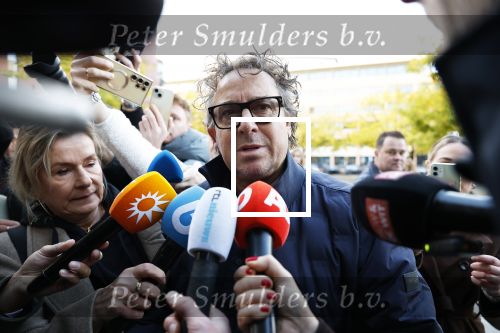 Utrecht 30 oktober 2025
Tweede dag van de rechtszaak tegen Marco Borsato in de rechtbank van Utrecht . Er was ongelofelijk veel pers aanwezig . Marco werd bijgestaan door de advocaten Geert Jan Knoops en Carry Knoops .
