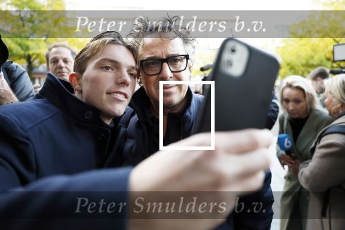 Utrecht 30 oktober 2025
Tweede dag van de rechtszaak tegen Marco Borsato in de rechtbank van Utrecht . Er was ongelofelijk veel pers aanwezig . Marco werd bijgestaan door de advocaten Geert Jan Knoops en Carry Knoops .